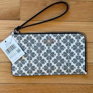 ♠️ Kate Spade Flower Medium Wristlet ♠️